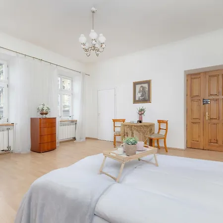 Picturesque By Renters Apartment Krakow