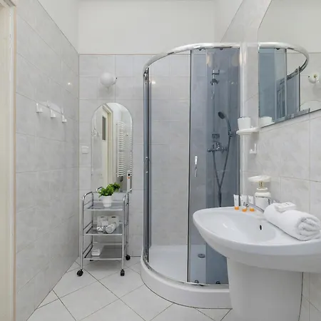 شقة Picturesque By Renters كراكوفيا