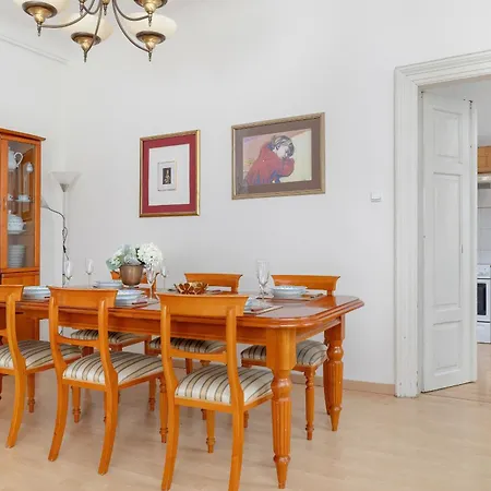Picturesque By Renters