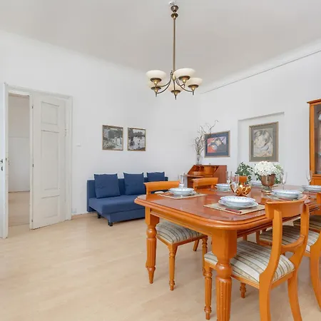 Apartment Picturesque By Renters