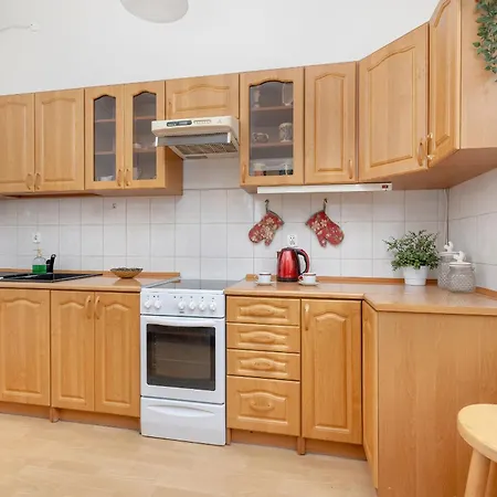 Apartment Picturesque By Renters Krakow